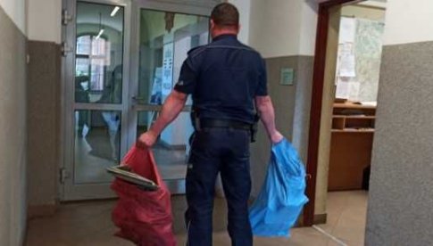 Ukradli parapety z Oddziału Dziecięcego Szpitala w Nowej Rudzie. Zostali zatrzymani i grozi im 5 lat więzienia