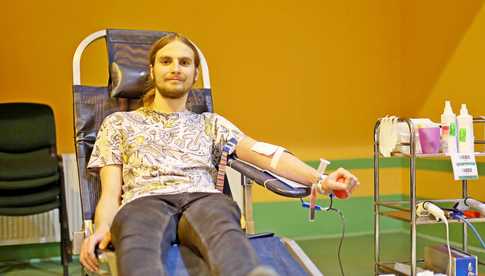 [FOTO] Żarowanie oddali krew