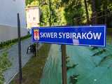[FOTO] W Mieroszowie powstał Skwer Sybiraków. Za nami uroczyste odsłonięcie tablicy
