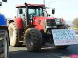 Rolnicy protestują na dk8 w Ząbkowicach Śląskich w rejonie ulicy Wrocławskiej