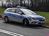 Zderzenie bmw i skody na drodze Dzierżoniów - Świdnica