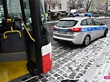 Zderzenie audi z autobusem w Dzierżoniowie
