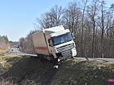 Ciężarówka wypadła z drogi Łagiewniki - Dzierżoniów