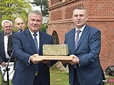 Otwarto park lapidarium przy Muzeum Miejskim Dzierżoniowa