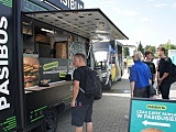 Festiwal Smaków Świata rozpoczęty. Food Trucki wjechały nad Zalew w Bielawie