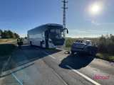 Zderzenie autobusu z mazdą na trasie Dzierżoniów - Pieszyce