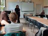 Policjantka odwiedziła jedną ze szkół średnich powiatu dzierżoniowskiego