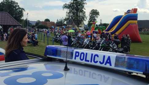 Policjanci na pikniku rodzinnym z okazji Dnia Dziecka