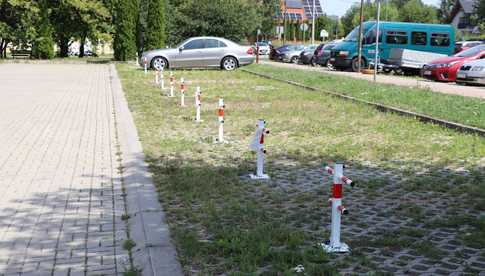 Parking na os. Różanym: wysokie opłaty i blokady wzbudzają sprzeciw mieszkańców