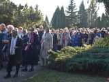 Tłumy na cmentarzach. Zobacz wideo i zdjęcia z Bielawy, Dzierżoniowa i Pieszyc