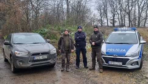 Policja i Straż Leśna przeciwko kradzieży choinek i drewna z lasów