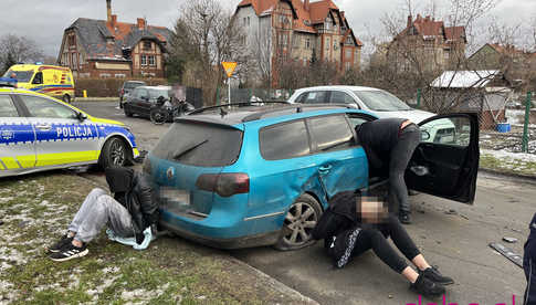 Poscig ulicami Bielawy. Policjanci ranni