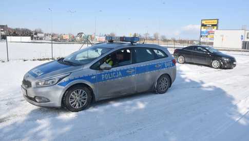 Zderzenie peugeota i opla w Bielawie