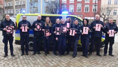 Policjantki i policjanci z Dzierżoniowa wspierają akcję One Billion Rising