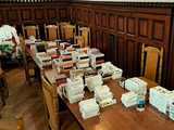 Zabezpieczona podrobiona odzież i perfumy na targowisku w Bielawie
