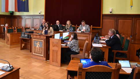 Dzierżoniów. Sesja absolutoryjna już w poniedziałek