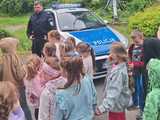 Dzieci z Przedszkola Tęczowa Kraina z wizytą na Posterunku Policji w Piławie Górnej