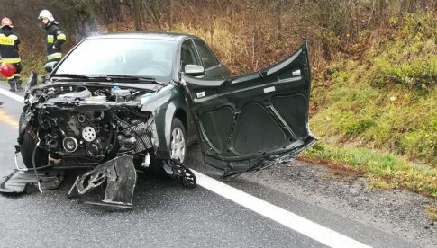 Na 12 km drogi krajowej nr 8 zderzyły się Audi i samochód ciężarowy DAF 