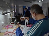 Aktualnie kilku więźniów wytwarza maseczki ochronne, docelowo projekt ten zakłada również produkcję fartuchów