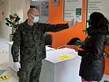 Żołnierze 22. Karpackiego Batalionu Piechoty Górskiej pomagają w szpitalach [Foto]