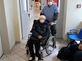 Żołnierze 22. Karpackiego Batalionu Piechoty Górskiej pomagają w szpitalach [Foto]