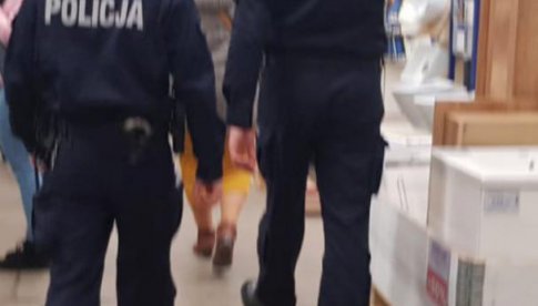 Policjanci z Komendy Powiatowej Policji w Kłodzku z pracownikami Państwowej Inspekcji Sanitarnej, przeprowadzą kontrole placówek handlowo-usługowych