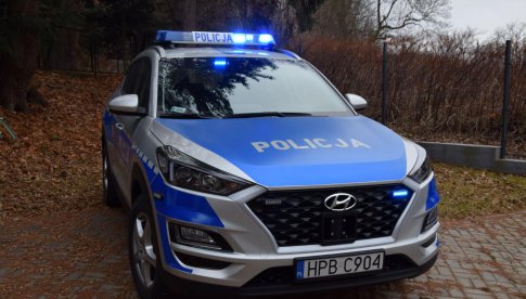 Przed Posterunkiem Policji w Międzylesiu odbyło się oficjalne przekazanie nowego, terenowego samochodu – Kia Tuscon z napędem 4x4.