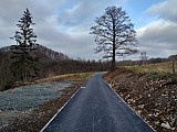W sierpniu tego roku rozpoczęła się realizacja zadania pn. Przebudowa dróg gruntowych na ścieżki rowerowe asfaltowe na terenie Gminy Lewin Kłodzki obręb Lewin Kłodzki i Taszów