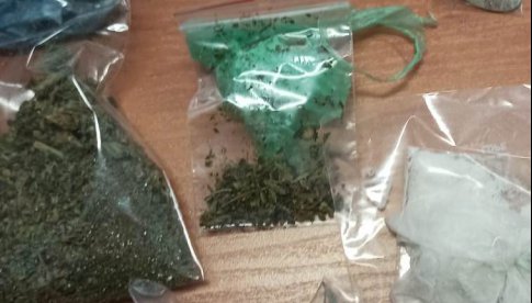Policjanci zabezpieczyli amfetaminę i  marihuanę, z których można było przygotować blisko 500 porcji narkotyków