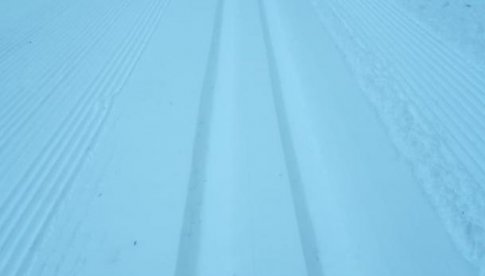 W Bielicach ponownie się zabieliło, spadło około 10 cm śniegu,  gminny ratrak Mis wyjechał na szlaki i założył nowy ślad 