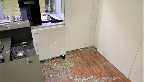 35-latek napadł sklep w galerii handlowej. Został zamknięty w środku