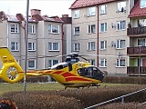 Śmigłowiec Lotniczego Pogotowia Ratunkowego wylądował przy ul. Zdrojowej w Kudowie-Zdroju.