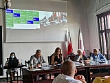 Podczas sesji Rady Miejskiej w Kłodzku, która odbyła się 24 czerwca radni udzielili burmistrzowi Michałowi Piszko absolutorium za 2020 r. 17 radnych było za, a 4 wstrzymało się od głosu. 