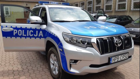 Nowy oznakowany radiowóz trafił do Komedy Powiatowej Policji w Kłodzku [Foto]