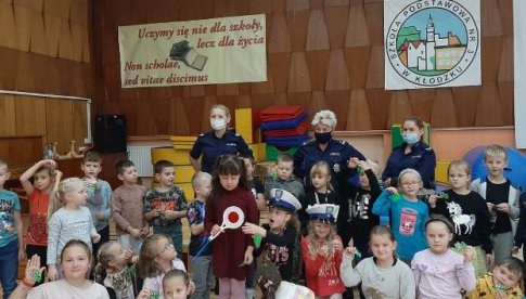 Policjantki z kłodzkiej komendy odwiedziły uczniów Szkoły Podstawowej w Kłodzku. 