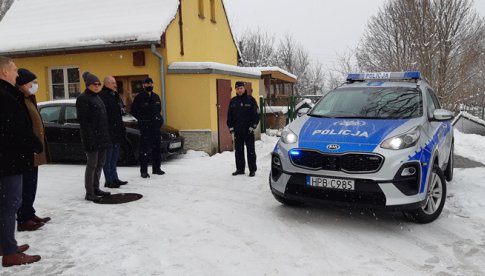 Uroczyste przekazanie nowego radiowozu dla policjantów z Komisariatu w Lądku-Zdroju [Foto]