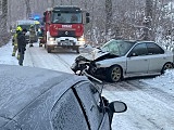 Czołowe zderzenie na drodze między Koszynem a Dzikowcem. 4 osoby poszkodowane 
