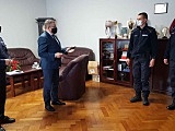 Wójt gminy Kłodzko spotkał się z policjantami, aby osobiście złożyć im gratulacje