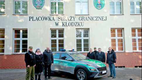 Placówka Straży Granicznej w Kłodzku z nowym samochodem 