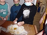Pieczenie ciastek w Centrum Biblioteczno-Kulturalnym w Żelaźnie 