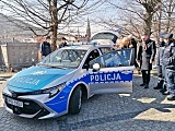 Hybrydowa Toyota trafiła do Komisariatu Policji w Nowej Rudzie [Foto]