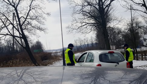 Niebezpieczne warunki skutkowały potrąceniem pieszej w Polanicy-Zdroju