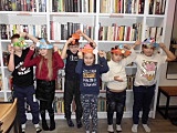 [FOTO] Dzieci poznały intrygujące opowiadanie Kapelusz Pani Wrony w Bibliotece Publicznej w Żelaźnie
