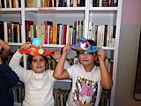 [FOTO] Dzieci poznały intrygujące opowiadanie Kapelusz Pani Wrony w Bibliotece Publicznej w Żelaźnie