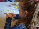 Szczytna: malowanie wielkanocnego jaja w MOK [Foto]