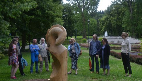 Polanicki Park Zdrojowy ozdobiły rzeźby i instalacje wykonane przez studentów Akademii Sztuk Pięknych we Wrocławiu. 