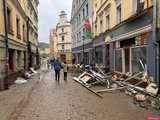 [WIDEO/FOTO] Tragiczna sytuacja powodziowa w Kłodzku: Zniszczone ulice, budynki i wszechobecny szlam