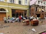 [WIDEO/FOTO] Tragiczna sytuacja powodziowa w Kłodzku: Zniszczone ulice, budynki i wszechobecny szlam