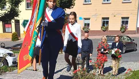 [FOTO] W Lewinie Kłodzkim celebrowali Światowy Dzień Sybiraka