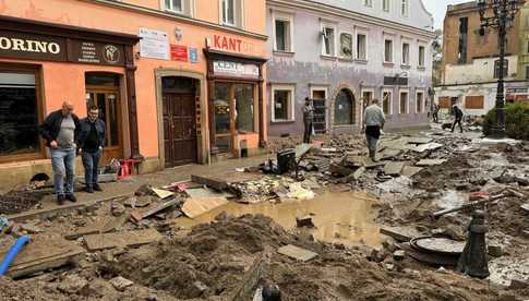 Nie wszystkie szkoły wróciły do trybu stacjonarnego po powodzi. Zajęcia w części placówek nadal online